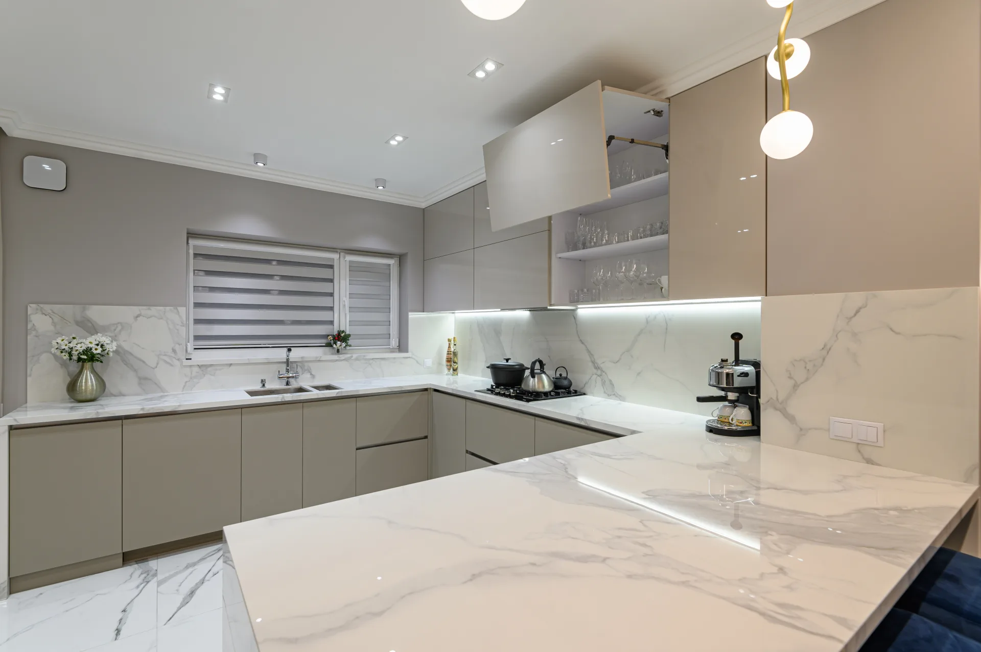 Modern kitchen with marble countertops in white and grey tones